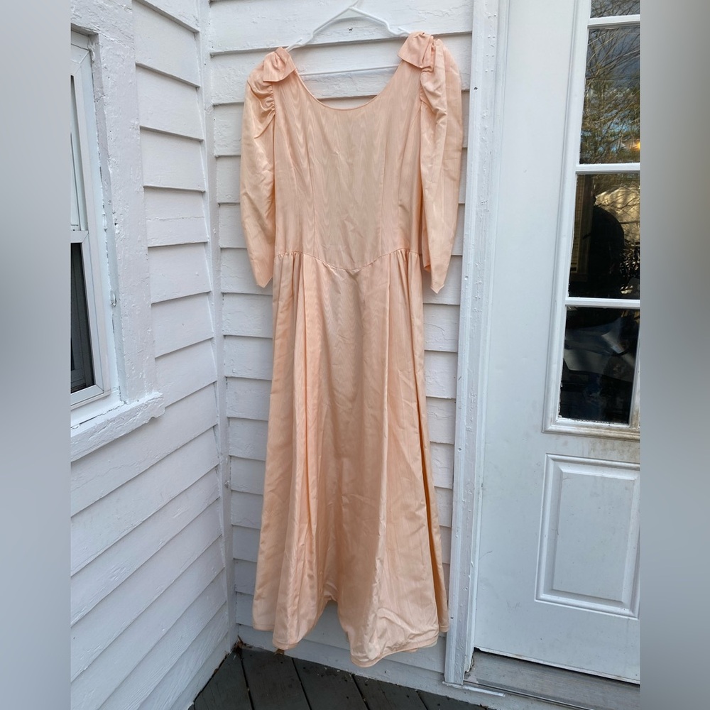 Elegant Vintage Ball Gown Pink/Peach Satin Women's Dress